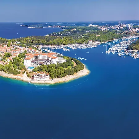 Apartment Lovely In With Wifi Pula
