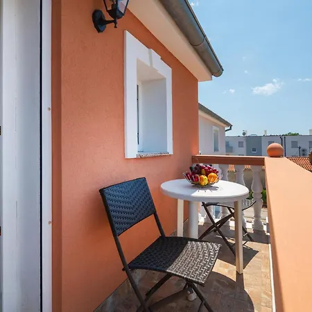 Apartament Lovely In With Wifi Pula