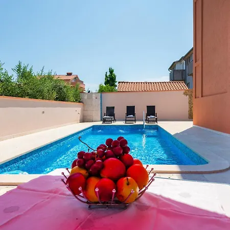 Beautiful In With Swimming Pool Διαμέρισμα