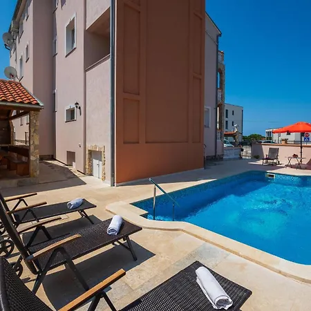 Beautiful In With Swimming Pool *