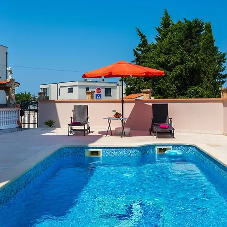 Beautiful In With Swimming Pool